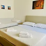 Golem Premium Beach Apartments شقة *